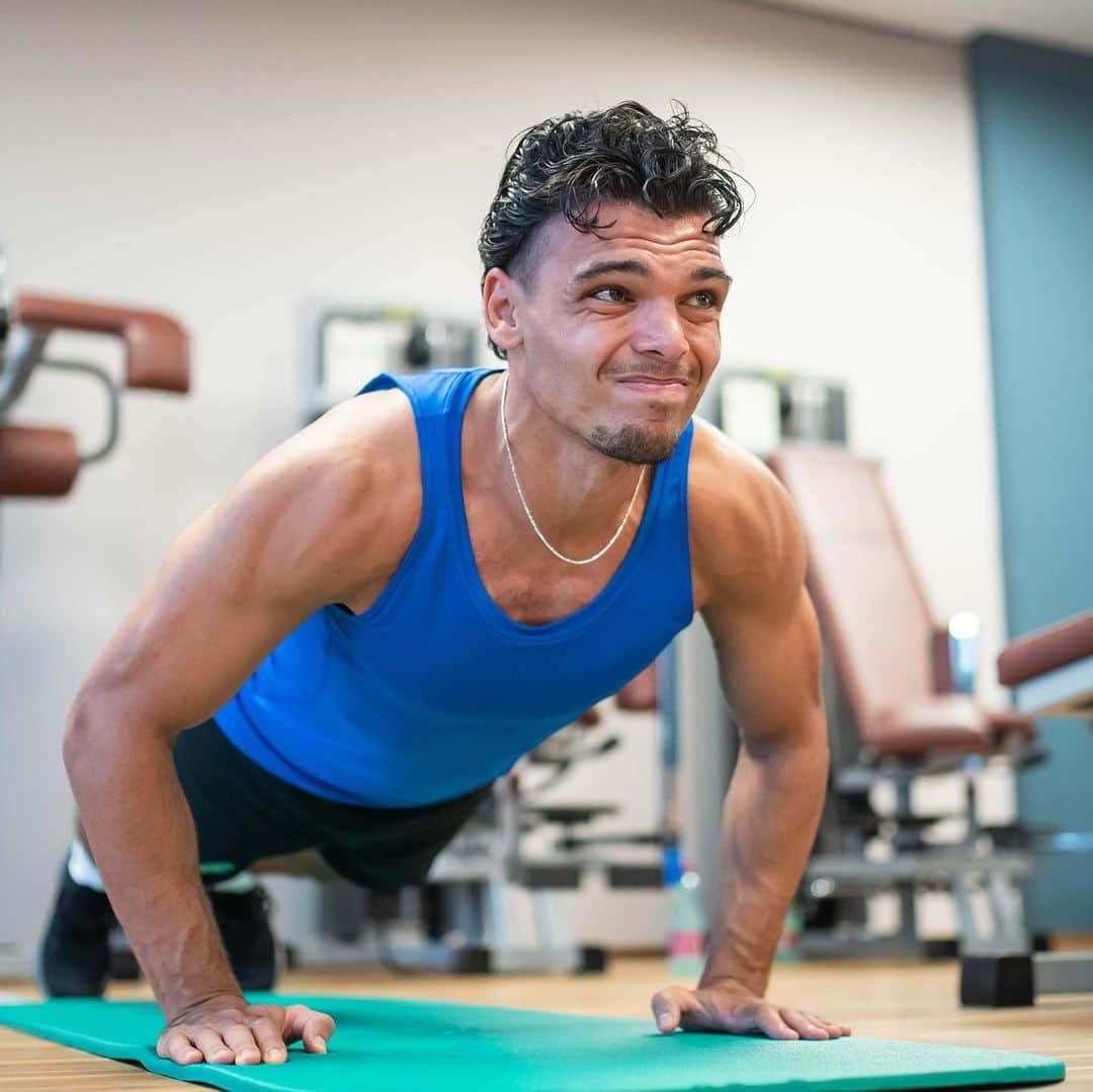 ヘルタ・ベルリンさんのインスタグラム写真 - (ヘルタ・ベルリンInstagram)「Maaaaschinen! 🏋️‍♂️😅 #pumper #BSCimBurgenland #gym #berlin #hahohe #herthabsc」7月29日 1時02分 - herthabsc