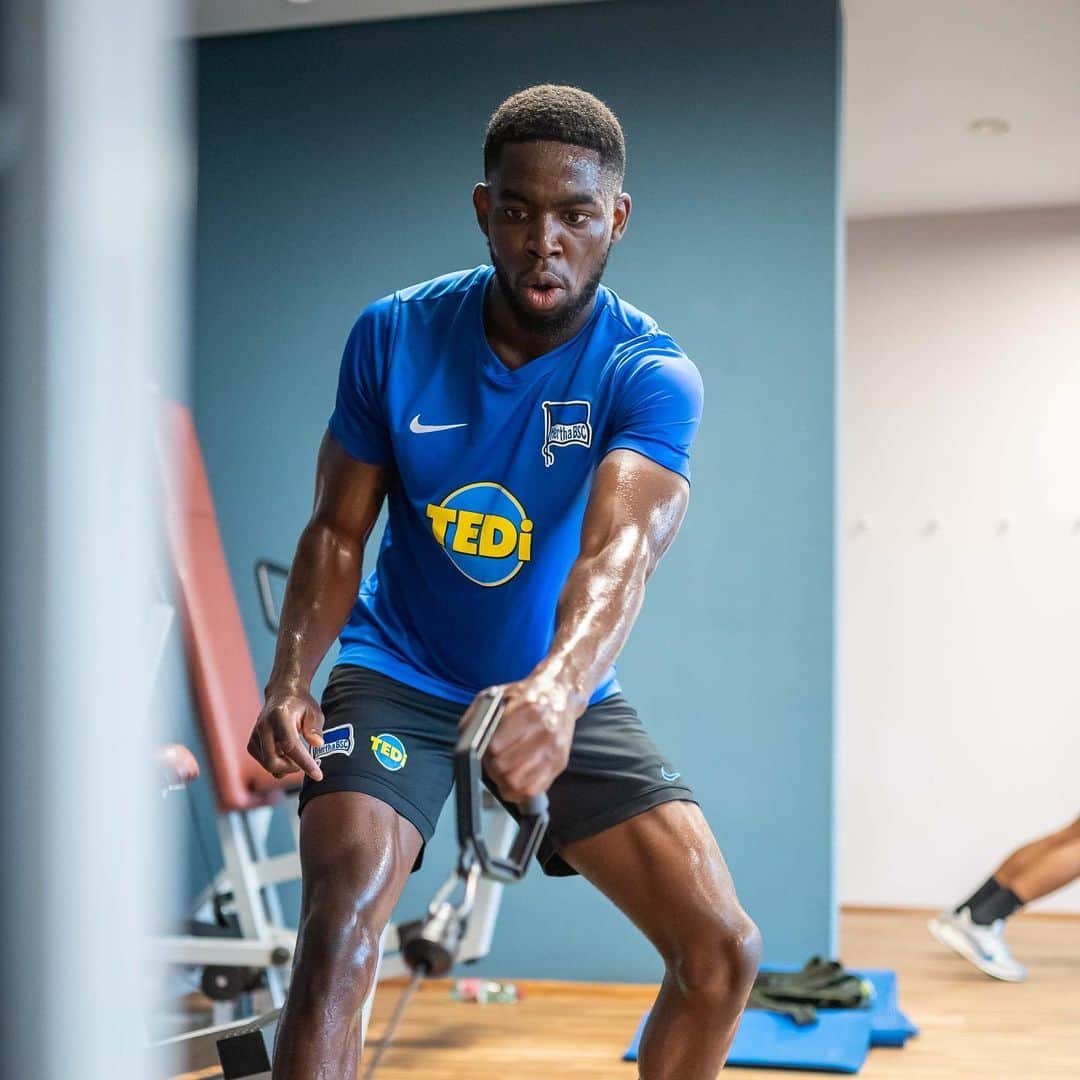 ヘルタ・ベルリンさんのインスタグラム写真 - (ヘルタ・ベルリンInstagram)「Maaaaschinen! 🏋️‍♂️😅 #pumper #BSCimBurgenland #gym #berlin #hahohe #herthabsc」7月29日 1時02分 - herthabsc