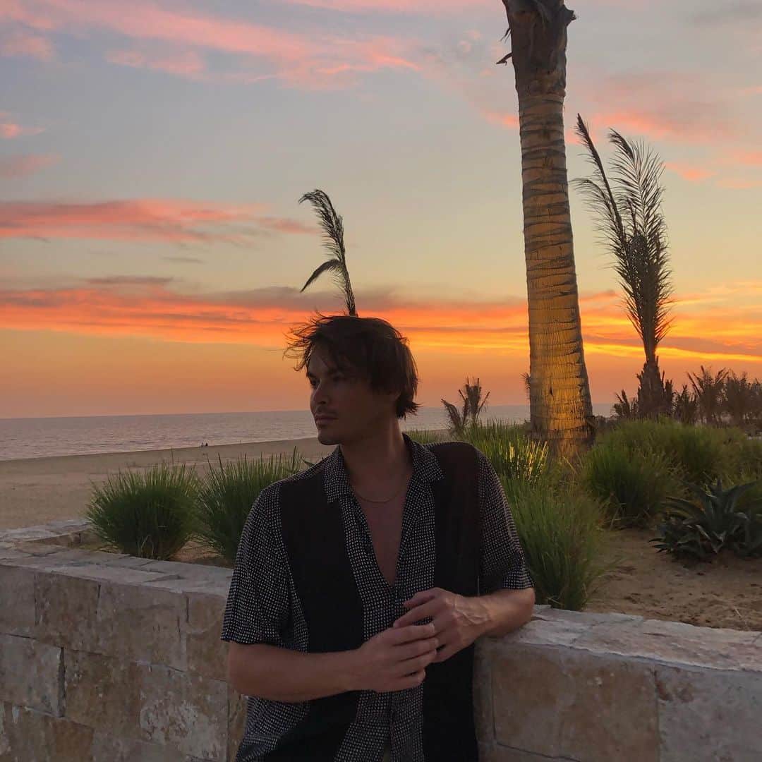 タイラー・ブラックバーンのインスタグラム：「dreamy 🌅@nobuloscabos #nobuloscabos #nobuhotelloscabos」