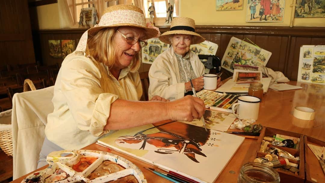 のインスタグラム：「So talented 👨‍🎨🎨! The Beamish Painters were in the Pit Village School today. #painting #oilpainting #watercolour #art #artwork」