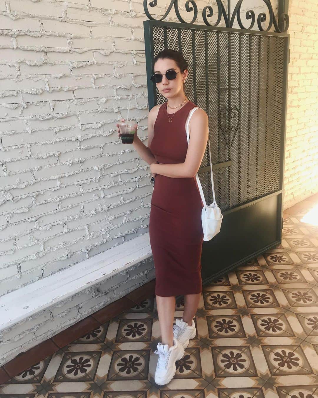 アデレード・ケインのインスタグラム：「☕️」