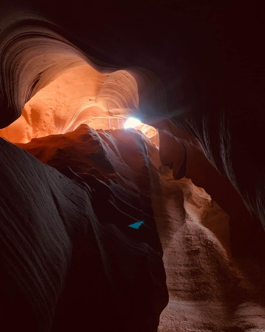 平野綾さんのインスタグラム写真 - (平野綾Instagram)「Antelope Canyon内部。﻿ ﻿ 中に入った瞬間に、﻿ ひんやり冷たい澄んだ空気になります。﻿ ﻿ ﻿ 水の流れが生んだ何千・何万年の地層に、﻿ こうして足を踏み入れることができるなんて…。﻿ ﻿ 本当に奇跡ですよね。﻿ ﻿ ﻿ ﻿ ﻿ #antelopecanyon #navajo #nevada﻿ #ayahirano #平野綾」7月29日 1時45分 - a_ya.hirano