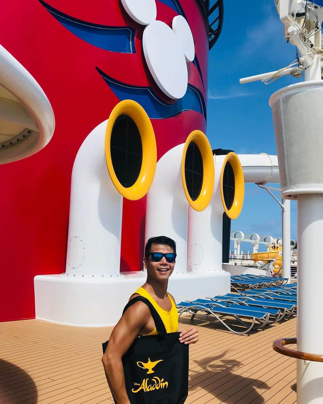 テリー・レオンさんのインスタグラム写真 - (テリー・レオンInstagram)「Had to represent my @aladdin #agrafam on the @disneycruiseline #dclfantasy! Having an amazing time!」7月29日 1時47分 - tellyleung