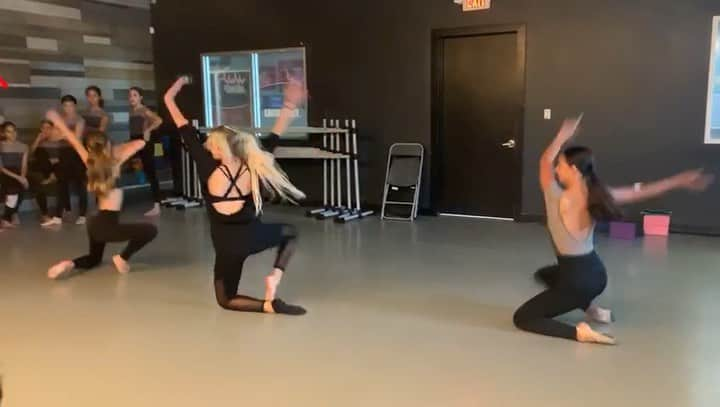 Mia Diazのインスタグラム：「Always a good time in my classes 🔥💥 Choreo @miadiaz #miadiaz #summerintensives #dance #adrenalinedanceco」