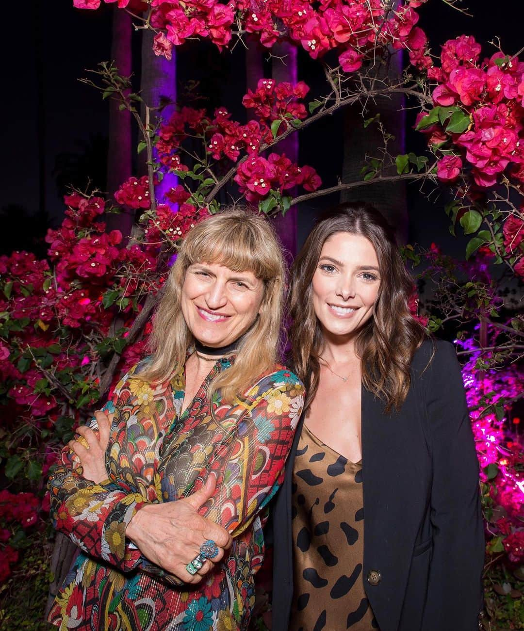 Just Jaredさんのインスタグラム写真 - (Just JaredInstagram)「@ashleygreene and director @catherinehardwicke reunite to surprise fans at a #Twilight screening! #AshleyGreene #CatherineHardwicke #AliceCullen Photos: Kelly Lee Barrett / Cinespia」7月29日 1時54分 - justjared