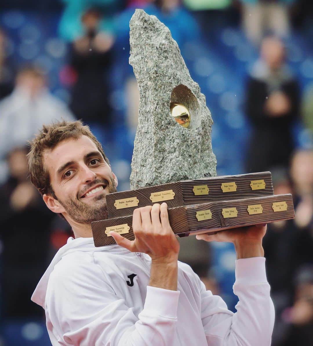 ATP World Tourさんのインスタグラム写真 - (ATP World TourInstagram)「The smile says it all 😄 Congratulations, @albertramosvinolas! 👏」7月29日 1時54分 - atptour