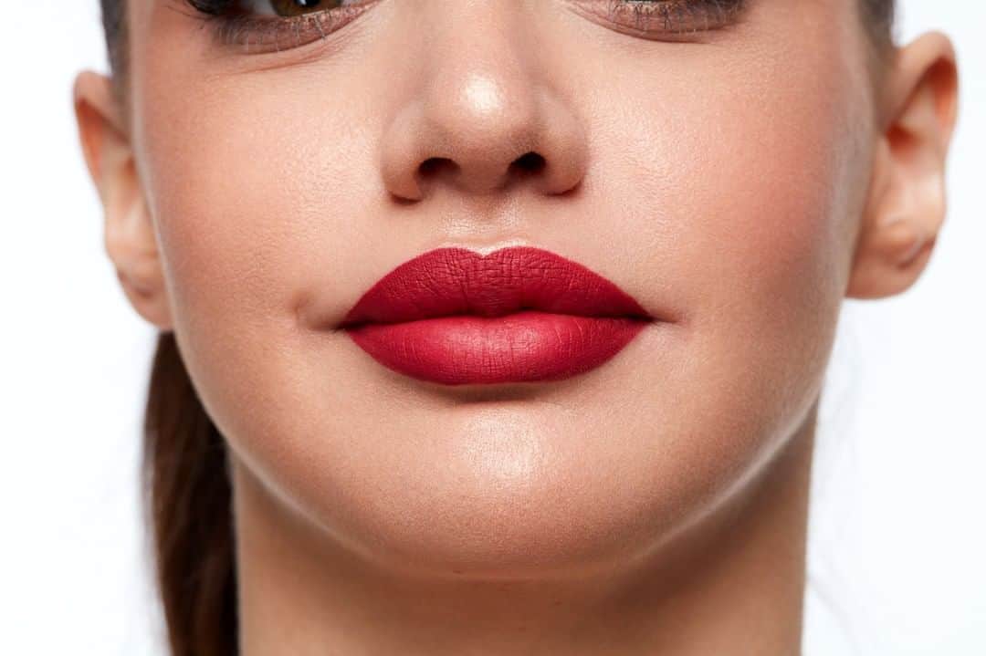 COVERGIRLさんのインスタグラム写真 - (COVERGIRLInstagram)「Beauty tip for your lips? 💋 Try our #Full Spectrum Matte Idol in 'Fetish' for a bold red lip to celebrate #NationalLipstickDay tomorrow! #IAmWhatIMakeUp #COVERGIRLCrueltyFree #CrueltyFree」7月29日 2時00分 - covergirl