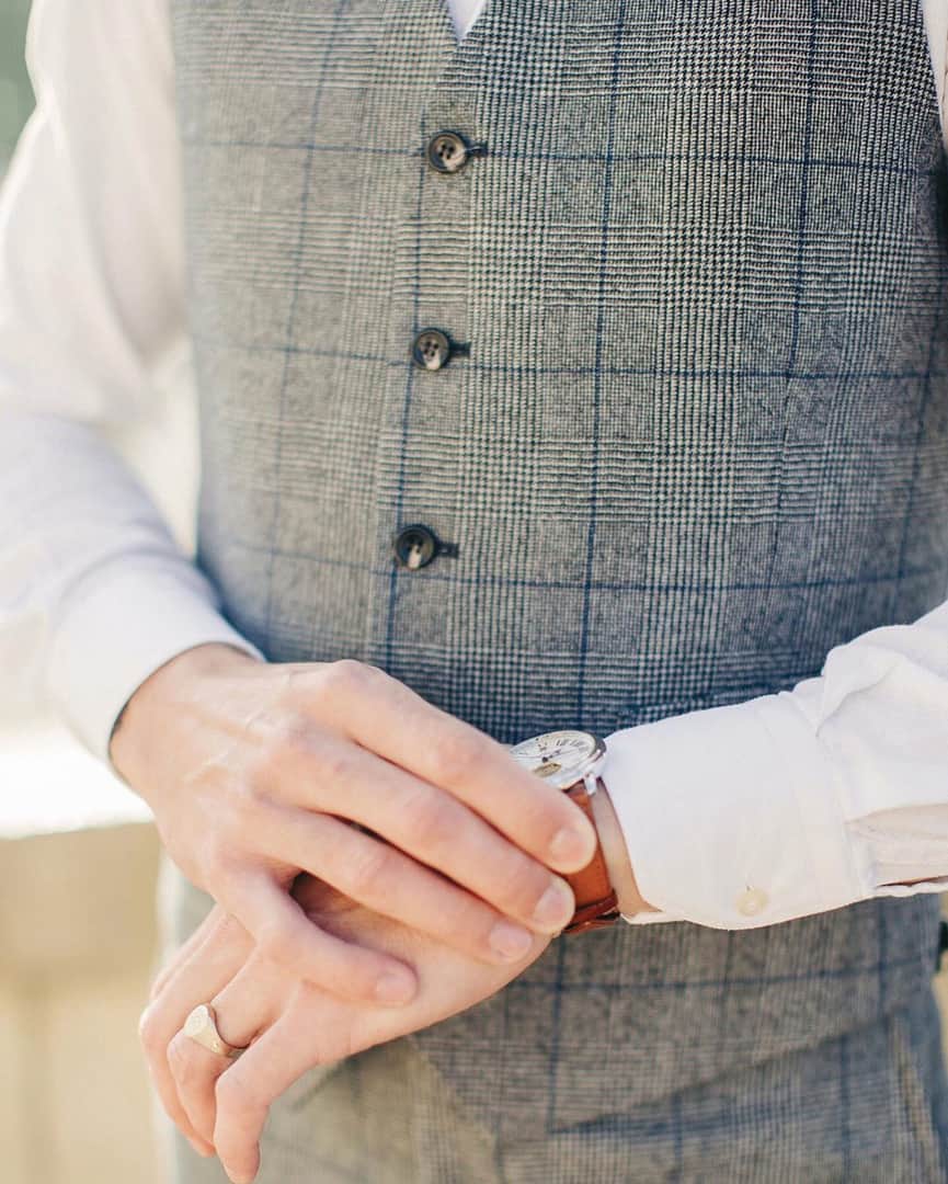 ハケットのインスタグラム：「Some styles will always stand the test of time, like a classic Prince of Wales check as picked by @benleroyw. Head in store today to book your Personal Tailoring session and create your ideal suit. #Hackett #Suit #PrinceOfWalesCheck」
