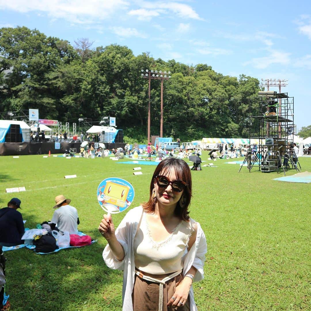 宮崎真梨子さんのインスタグラム写真 - (宮崎真梨子Instagram)「‥ 今日は、横浜の旭区にある「こども自然公園」で開催されている【'19横浜旭ジャズまつり】に行ってきました♡ ∵ 野外で行われる、大きなイベントは初めて参加しましたが、夏らしい雰囲気が楽しめてとても楽しかった♡自然たっぷりの公園なので、子供は絶対楽しいし、子供も一緒に観覧できるスペースがあって、子連れの方もたくさん来てました♡ 旭区では50周年を記念して、たくさん盛り上がるイベントをやってるみたいなので、ぜひぜひチェックしてみてください♡ ∵ ジャズまつりのあとは、買ったばかりのストライダーに乗ったり、ちびっこ動物園で動物と触れ合ったりしました♡息子も楽しんでくれて良かった♡また行きたい♡ ∵ ∵ #旭区誕生50周年 #19横浜旭ジャズまつり #こども自然公園 #おでかけ #夏休み #夏休みのおでかけ #家族でおでかけ #息子 #3歳3ヶ月 #ストライダー #ストライダーデビュー #ミヤマリ #ママ #男の子ママ #超未熟児ママ #超未ママ #男の子ママと繋がりたい」7月28日 17時17分 - miyamari92