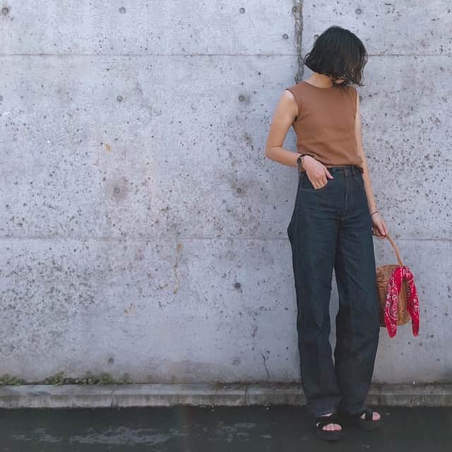 Mameのインスタグラム：「そろそろ梅雨明け発表くるかな🥺✨ #uniqlo #stunninglure」