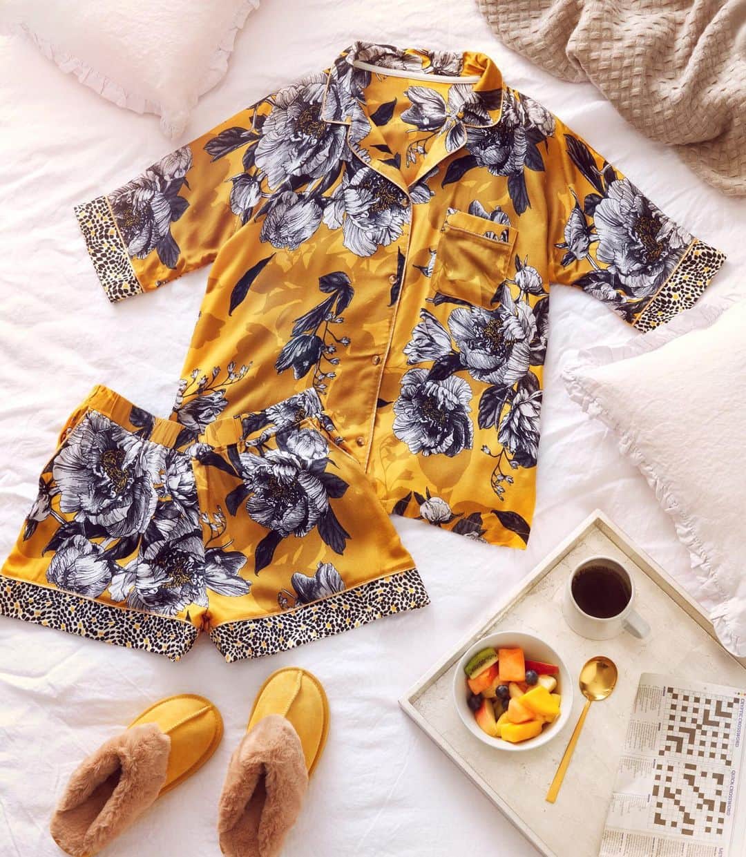 Nextさんのインスタグラム写真 - (NextInstagram)「Hands up if you LIVE for breakfast in bed at the weekend? ✋ We're here to make lazy Saturdays look 👌with awesome NEW PJs! 🔍 PJs: 615814 Slippers: 623426. #pjs #weekend #sunday #breakfastinbed #nextwomen #pjday #breakfast #weekendvibes」7月28日 17時24分 - nextofficial