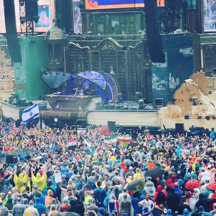 のインスタグラム：「イェー↑ウォー↓が楽しい  #tomorrowland」
