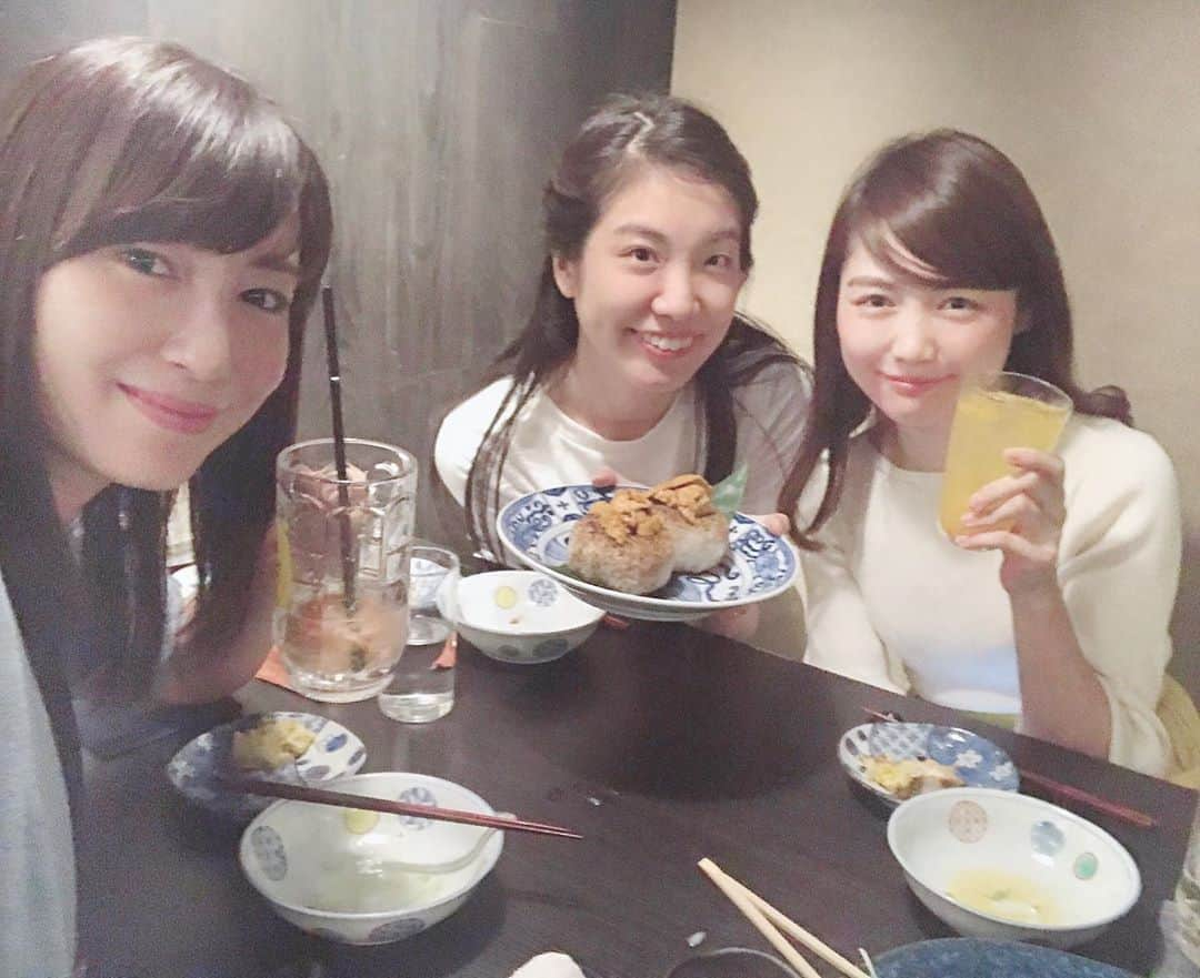 下田奈奈さんのインスタグラム写真 - (下田奈奈Instagram)「*﻿ 『🏮はしご酒🍻＠中目黒高架下篇』﻿ ﻿ ﻿ 2019年に入ってからはしご酒がマイブーム🍶笑﻿ ﻿  今年の冬に大学のサークル女子友達に#ホッピー通り に﻿連れて行ってもらったのがきっかけでブーム到来٩( 'ω' )و笑 ﻿ ﻿ 今回は仲良しご近所友達のるかちゃん＆ りかこちゃんを誘って中目黒の高架下で🍻✨﻿ ﻿ ﻿ #炉端の佐藤 の雲丹たっぷり炉端焼きおにぎりが﻿ めちゃ美味しくてお気に入りのメニューです🤤🍙﻿ ﻿ ﻿ 女子会にお酒が入るといつも以上に ぶっちゃけトークで盛り上がってめちゃ楽しい〜👀💕 ﻿ この日も大爆笑だった🤣﻿ ﻿ ﻿ ＼はしご酒なかま随時募集中🥳／笑  #はしご酒 #中目黒 #中目黒高架下 #なかめ高架下 #女子飲み #本音でハシゴ酒 #本音ではしご酒 #はしご酒最高 #炉端焼き #雲丹 #雲丹おにぎり #はしご酒仲間募集中」7月28日 17時40分 - shimodanana