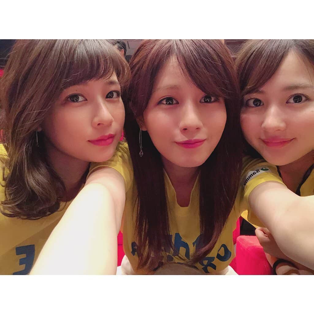 堤礼実さんのインスタグラム写真 - (堤礼実Instagram)「👯‍♀️ 昨日の続きでございます。 同期女子バージョン☺︎ . 1枚目はほら、後ろからの圧が凄いでしょ？ 細マッチョさん達の圧が凄いんだわ。 2枚目はパーソナルスペース近めの1枚となっております。 . #写真載せて！と言ってくる割には #写真撮るよと言っても中々集合しないのよこの人達 #１つ前の投稿の写真なんて #5人揃えるの大変だったんだから #同じ部屋の中にいるのに集まるまで20分待ったわ #おいでって言ってるのに全然来ないんだわ #みんな自由過ぎるんだわ #4年目ともなるともう慣れたわ #寧ろもうみんなそのままでいてくれ」7月28日 17時42分 - reimi_tsutsumi1123