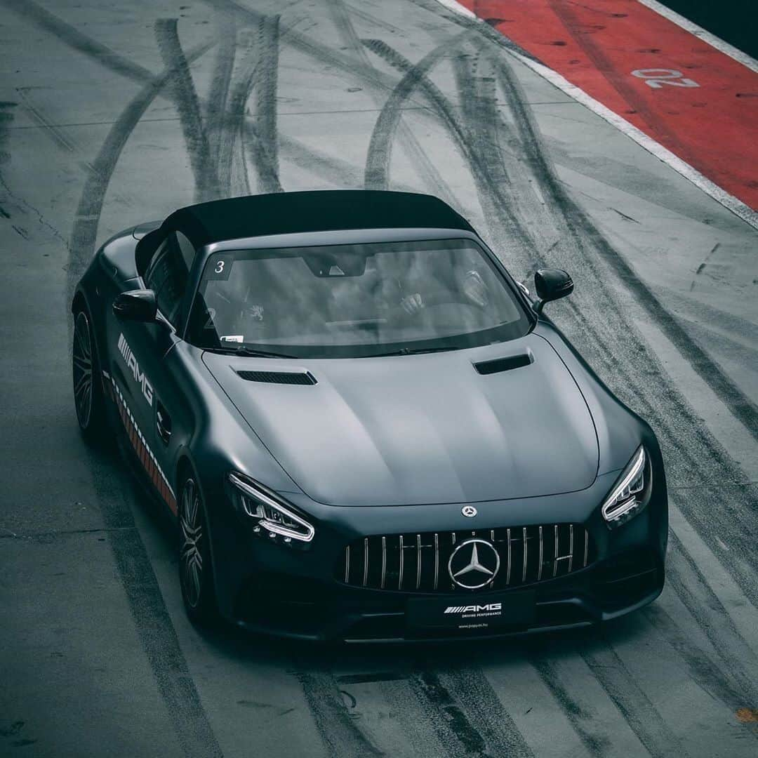 Mercedes AMGさんのインスタグラム写真 - (Mercedes AMGInstagram)「[Fuel consumption combined: 12.5 l/100km | CO2 emissions combined: 284 g/km | Mercedes-AMG GT C Roadster]  This lone wolf is out hunting every track day!🐺 Photo: @denesroli with @mercedesbenzhu  #MercedesAMG #AMGGTFAMILY #Roadster #GTC」7月28日 18時00分 - mercedesamg