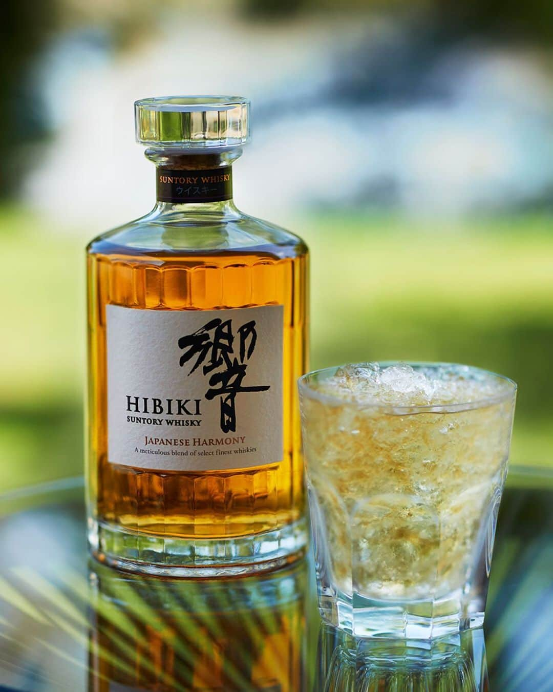 響 | SUNTORY WHISKY HIBIKIさんのインスタグラム写真 - (響 | SUNTORY WHISKY HIBIKIInstagram)「. HIBIKI TIME ひときわ繊細な香りに満たされる Immerse yourself in the exquisitely delicate aroma.  #響 #hibiki #二十四節気 #大暑 #夏 #響時間 #hibiki_time #hibikitime #suntorytime」7月28日 18時02分 - suntorywhisky_hibiki