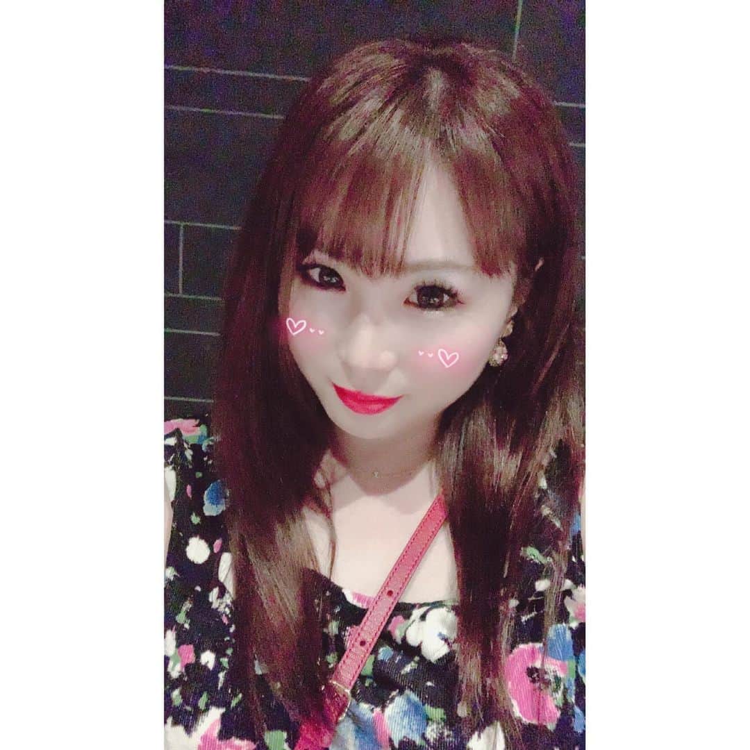 のインスタグラム：「髪の色落ち着かせてきたの🥺👌 ＊ ＊ ＊ #ヘアカラー#美容室#トーンダウン#美容デー#オシャレさんと繋がりたい#haircolor#beautycare#hairsalon#fashion#brownhair#selfie#lovebeauty」
