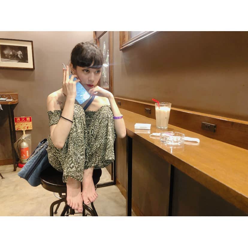 のインスタグラム：「iPhoneケース変えたい🥺」