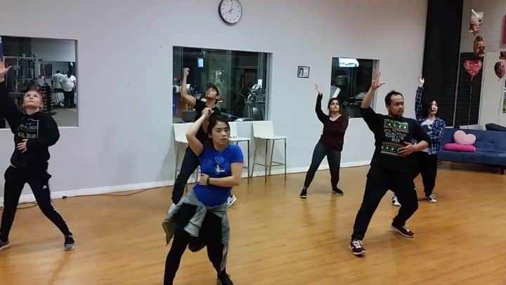 ベアトリサ・リャンのインスタグラム：「A little late to the party but here's a #throwback snippet for #nationaldanceday. I miss taking class and having rehearsals 4 days a week (kinda)... @cosmicdancecrew where you at?? Choreo by @bjisorangewhat ♥️ Music--"It's Gotta Be You" by Isaiah  #cosmicdancecrew #dancelife #dance #Isaiah #choreography」