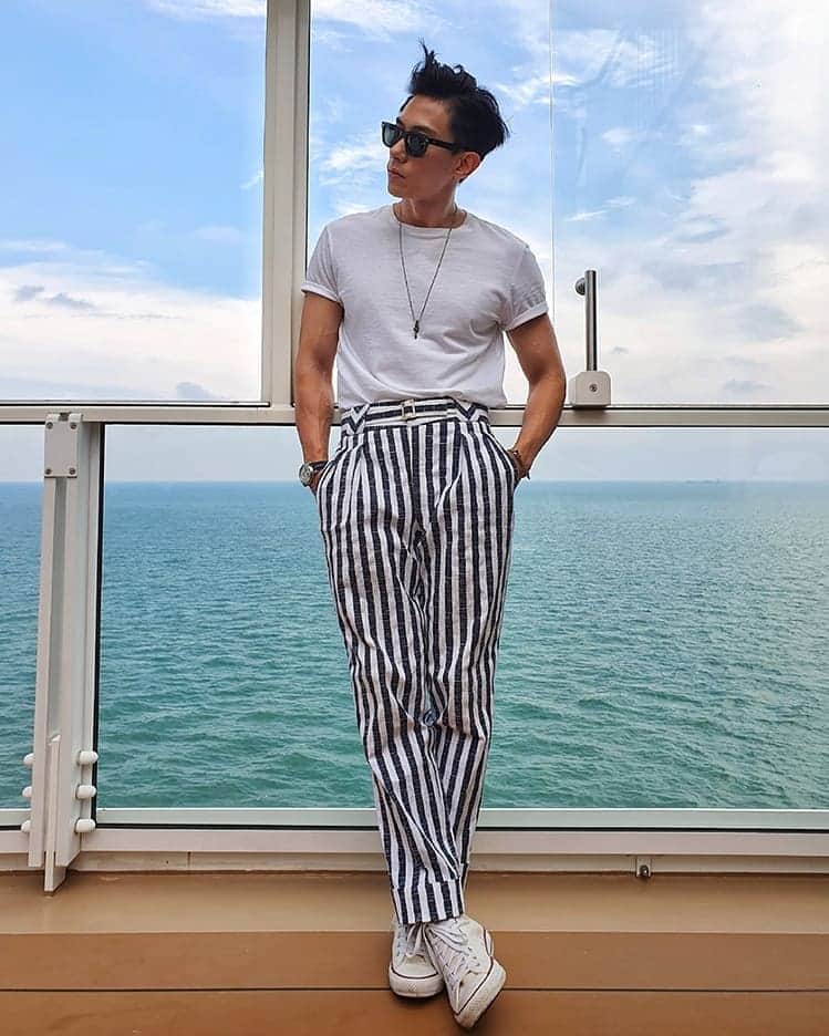 デスモンド・タンのインスタグラム：「I'm missing the sea breeze, blue sky and emerald sea. 🚢 What do you miss?  Special Thanks:  Outfit: @commonsuits  Photo: @yyjay」