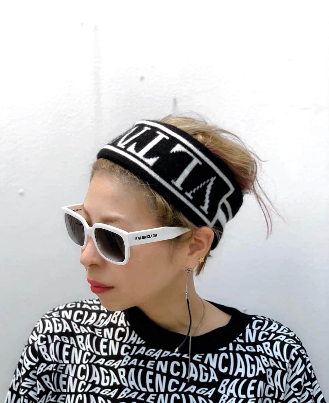 AYINさんのインスタグラム写真 - (AYINInstagram)「・ ・ ・ New arrival✔️・ @balenciaga & @maisonvalentino・ ・ ・ ・ ・ available at store✔️ ・ ・ ・ ・ #balenciaga #valentino #ayin #aw19  #tshirt #sunglasses #headband」7月28日 18時17分 - ayin_japan