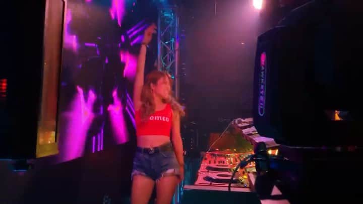 鈴木まりなのインスタグラム：「Boombayah  #dj #girlsdj #femaledj #asiandj #Japanesedj #djlife #djingismylife #djinglife #djlifestyle」