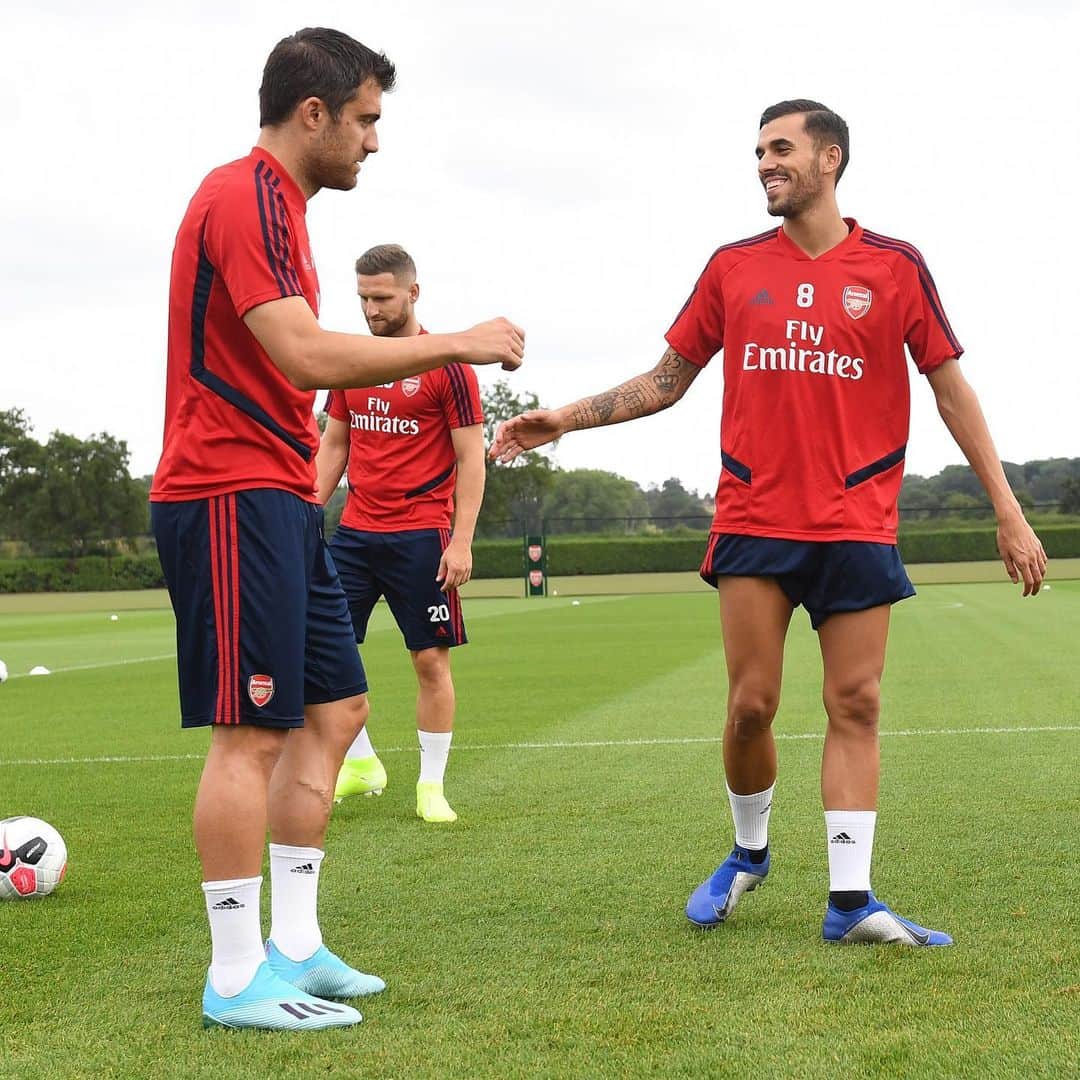 アーセナルFCさんのインスタグラム写真 - (アーセナルFCInstagram)「✅ First training session for Dani Ceballos⁣⁣ ⁣⁣ Head to Arsenal.com to watch the video ⁣⁣ ⁣⁣⁣⁣⁣⁣⁣⁣⁣⁣⁣⁣ #arsenal #ceballos #holadani ⁣⁣ #arsenalfc #gunners #london」7月28日 18時27分 - arsenal