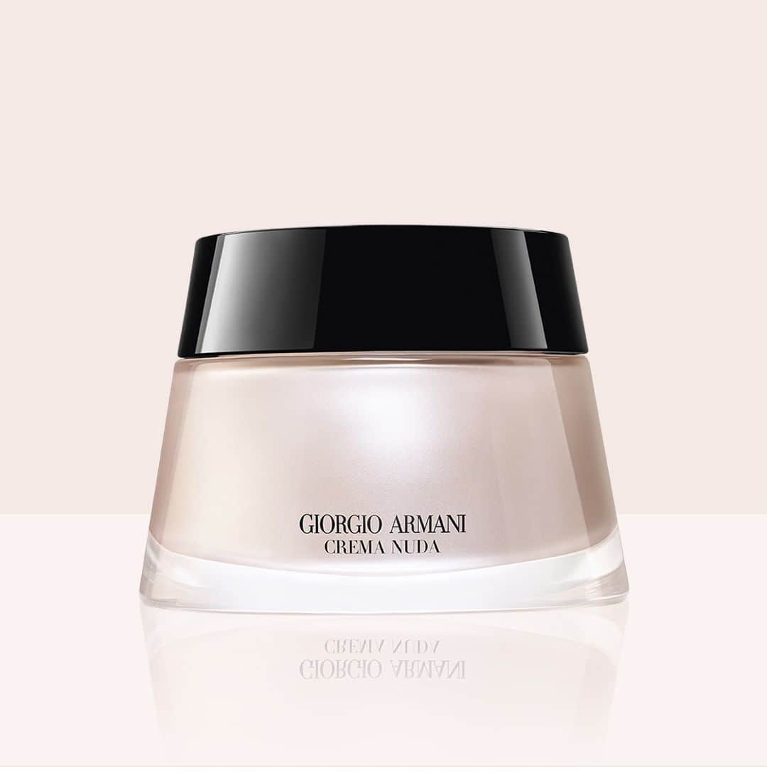 Armani Beautyさんのインスタグラム写真 - (Armani BeautyInstagram)「A weightless emulsion offering ultra light coverage, CREMA NUDA corrects and hydrates for a perfect summer glow.  #ArmaniBeauty #CremaNuda #makeup」7月28日 18時59分 - armanibeauty