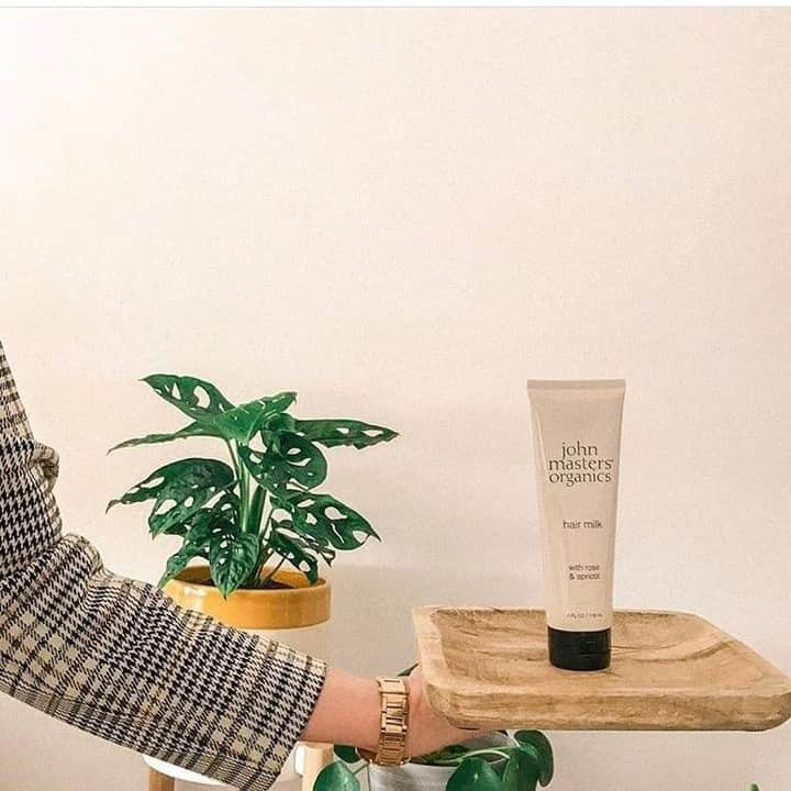 John Masters Organicsさんのインスタグラム写真 - (John Masters OrganicsInstagram)「Så er der serveret🕊️ Denne lette lotion beskytter og giver glansen tilbage til håret. Bon appétit ⁠ 📸:@johnmastersorganics_polska ⁠ #jmo #johnmasters #johnmastersorganics #organic #økologisk #øko #økologiskhårpleje #hårpleje #hudpleje #økologiskhudpleje #bæredygtighed #naturlighårpleje #naturlig #natur #rent」7月28日 19時00分 - johnmastersorganics_denmark