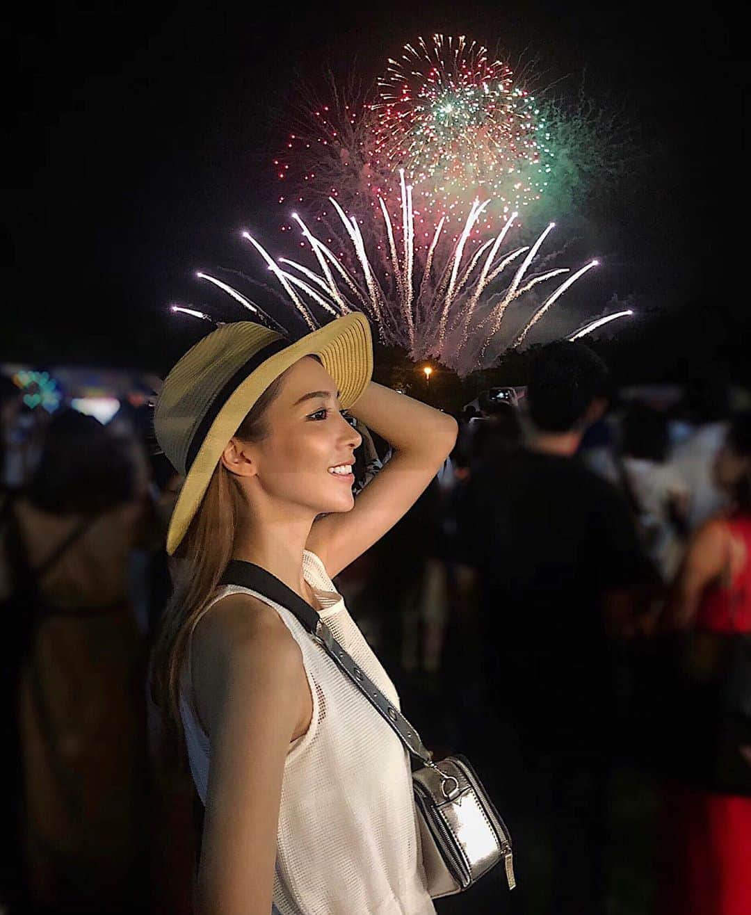 藤田麻里さんのインスタグラム写真 - (藤田麻里Instagram)「た〜まや〜♥️きれかった😭✨. . 撮影が続いたのと東京でのお仕事で. この１週間かなり充実🥳いい感じ🤙. ぱちぱち👏✨✨. . ８月はゆっくり夏を満喫できそう！な予感！. あしたも撮影がんばろ♥️. . . #芦屋花火大会 #撮影#ファッション#ファッションモデル#モデル#コーデ#コーディネート#メイク#ヘアメイク#ヘアスタイル#神戸#神戸っ子#followme#fashion#code#codenate#kobe#model」7月28日 19時03分 - fujimari29