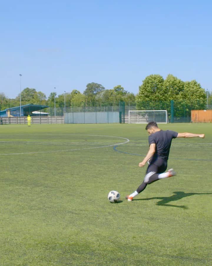 F2Freestylersのインスタグラム：「Which mate needs to practice their passing  ___________」