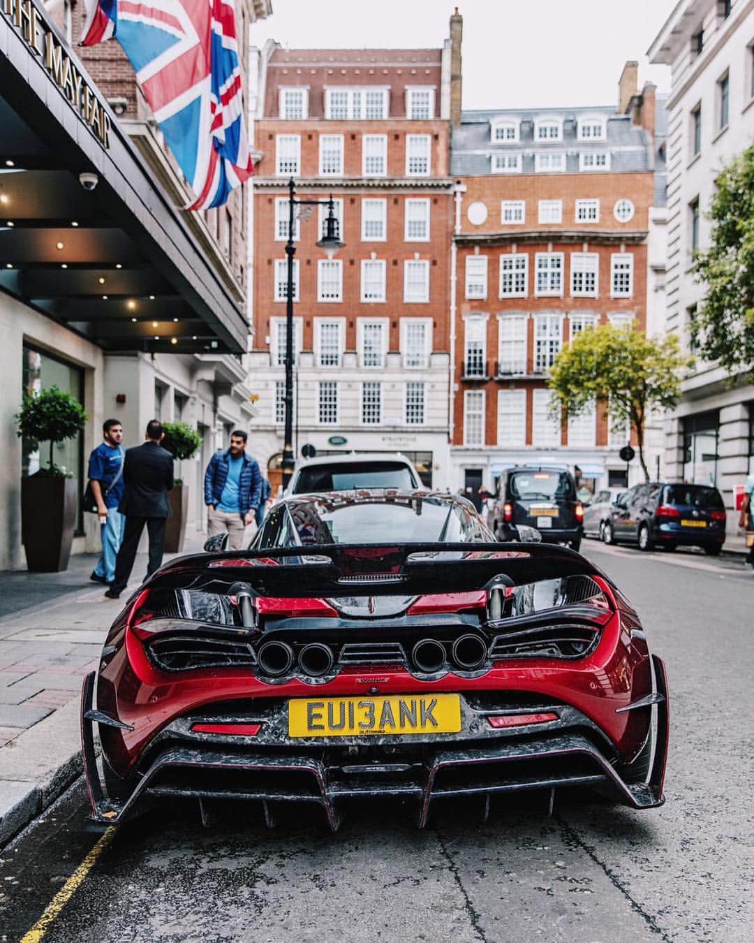 @LONDON | TAG #THISISLONDONさんのインスタグラム写真 - (@LONDON | TAG #THISISLONDONInstagram)「@masterkrishan with #ASundayCarPic in #Mayfair featuring @LondonMclaren #720S owned by @ChrisEubankJr and customised by @Mansory inc marbled carbon fibre@and power up to 755bhp! 😱🚗💨 Let us know what you think below! Yes or no?! 👇🏼👇🏼👇🏼 // #thisislondon #supercarsoflondon #mclaren720s #mclaren #londonlife」7月28日 19時13分 - london