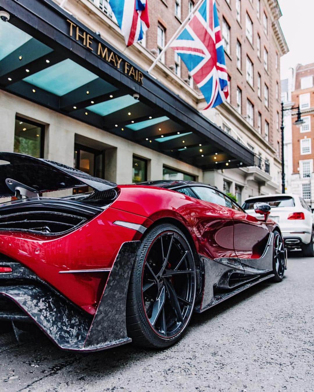 @LONDON | TAG #THISISLONDONさんのインスタグラム写真 - (@LONDON | TAG #THISISLONDONInstagram)「@masterkrishan with #ASundayCarPic in #Mayfair featuring @LondonMclaren #720S owned by @ChrisEubankJr and customised by @Mansory inc marbled carbon fibre@and power up to 755bhp! 😱🚗💨 Let us know what you think below! Yes or no?! 👇🏼👇🏼👇🏼 // #thisislondon #supercarsoflondon #mclaren720s #mclaren #londonlife」7月28日 19時13分 - london