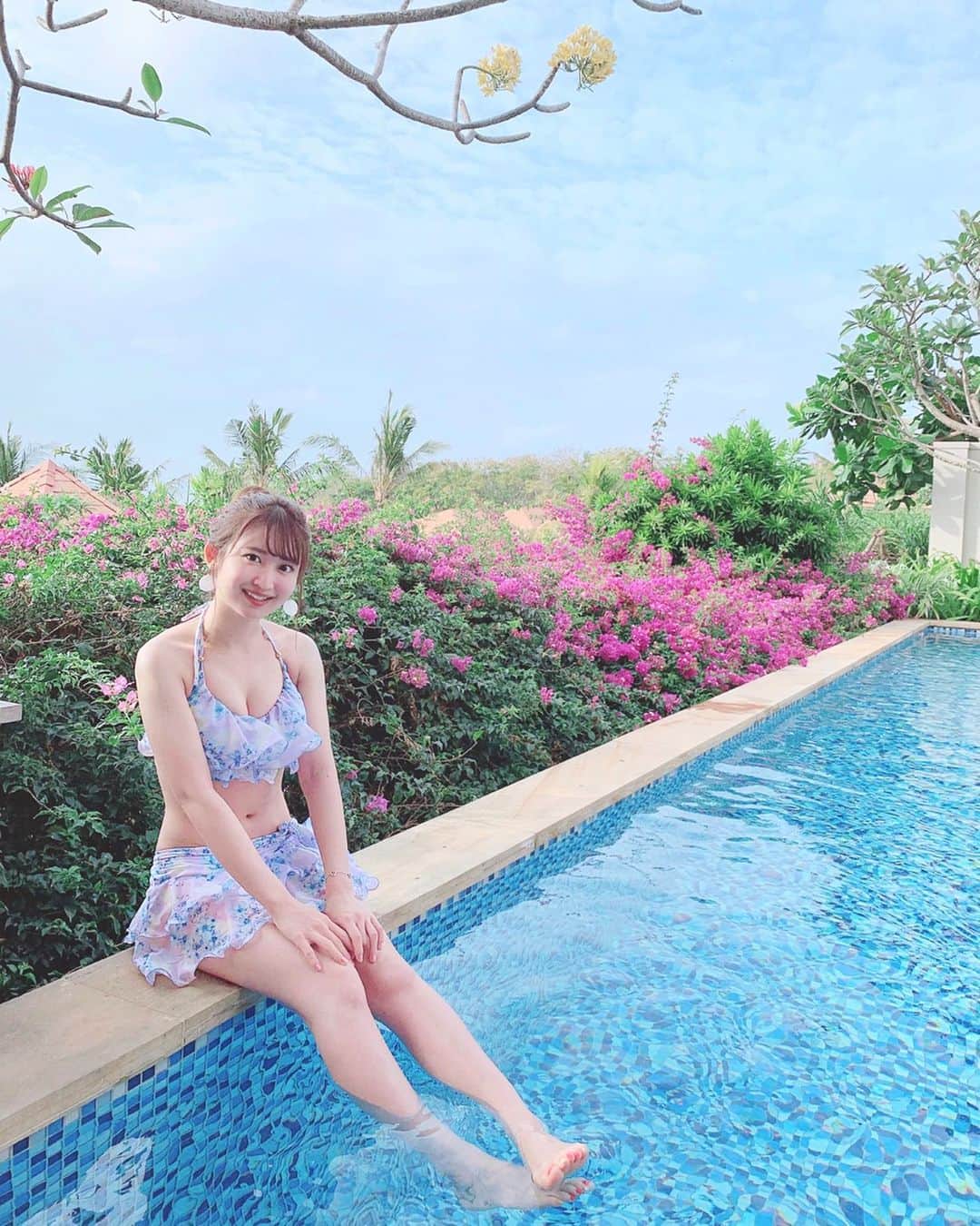 のインスタグラム：「♡ . Mulia Resortのヴィラ🏝💕💕 . プール付きのお部屋なんて 贅沢すぎる。。🥺❤️ いつか泊まりたいな〜☺️💓💓 . ハネムーンとかで よく使われるみたいです💍💐 . 久しぶりに泳ぎました🧜🏻‍♀️🌸笑 . #escapetomulia #Bali #Indonesia #BaliIndonesia #shooting #travel #trip #instatravel #bikini #photographic #instagood #instagramjapan #japanesegirl #girls #プール #バリ #バリ島 #インドネシア #バリ島旅行 #女子旅 #月刊Cheek #ガルーダ航空 #水着 #夏コーデ #さわーコーデ #さわー海外 #沢井里奈」
