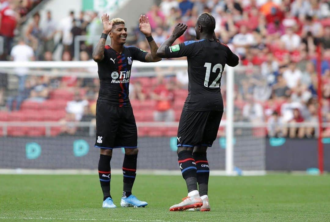 ママドゥ・サコーさんのインスタグラム写真 - (ママドゥ・サコーInstagram)「So happy to be back after 5 months 👊🏿⚽️ Thanks #TeamSakho for all your support and messages !!! 🔴🔵 #CPFCFamily」7月28日 19時25分 - mamadousakho