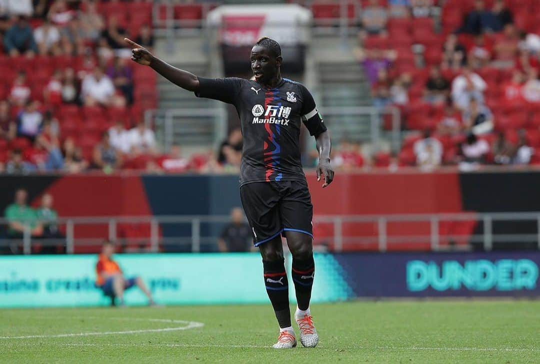 ママドゥ・サコーさんのインスタグラム写真 - (ママドゥ・サコーInstagram)「So happy to be back after 5 months 👊🏿⚽️ Thanks #TeamSakho for all your support and messages !!! 🔴🔵 #CPFCFamily」7月28日 19時25分 - mamadousakho