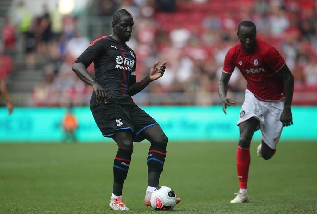 ママドゥ・サコーさんのインスタグラム写真 - (ママドゥ・サコーInstagram)「So happy to be back after 5 months 👊🏿⚽️ Thanks #TeamSakho for all your support and messages !!! 🔴🔵 #CPFCFamily」7月28日 19時25分 - mamadousakho