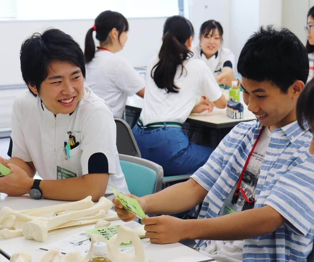 東洋医療専門学校さんのインスタグラム写真 - (東洋医療専門学校Instagram)「☺︎☺︎☺︎ . 7月28日(日) プレスクールplus+ . ご参加ありがとうございました❗️ どの学科も大盛り上がりで、 みんな仲良くなれましたね😊🎶 . プレスクールplus は 8月5日(月)、8月17日(土)も実施します‼️ 高校3年生の方は模擬面接をクリアして ぜひ参加してくださいね〜✌️ . 学スタのみなさんもお疲れ様でした😆❣️ .  #東洋医療専門学校 #プレスクール #plus #みんな #仲良くなれました #最高の一日 #まだ残り2回あります！ #ぜひきてね #学スタのみなさん #いつもありがとう . #歯科技工士 #救急救命士 #鍼灸師 #柔道整復師 #新大阪 #東洋 #医療 #専門学校 #楽しい学校生活」7月28日 19時18分 - toyo_medical_college