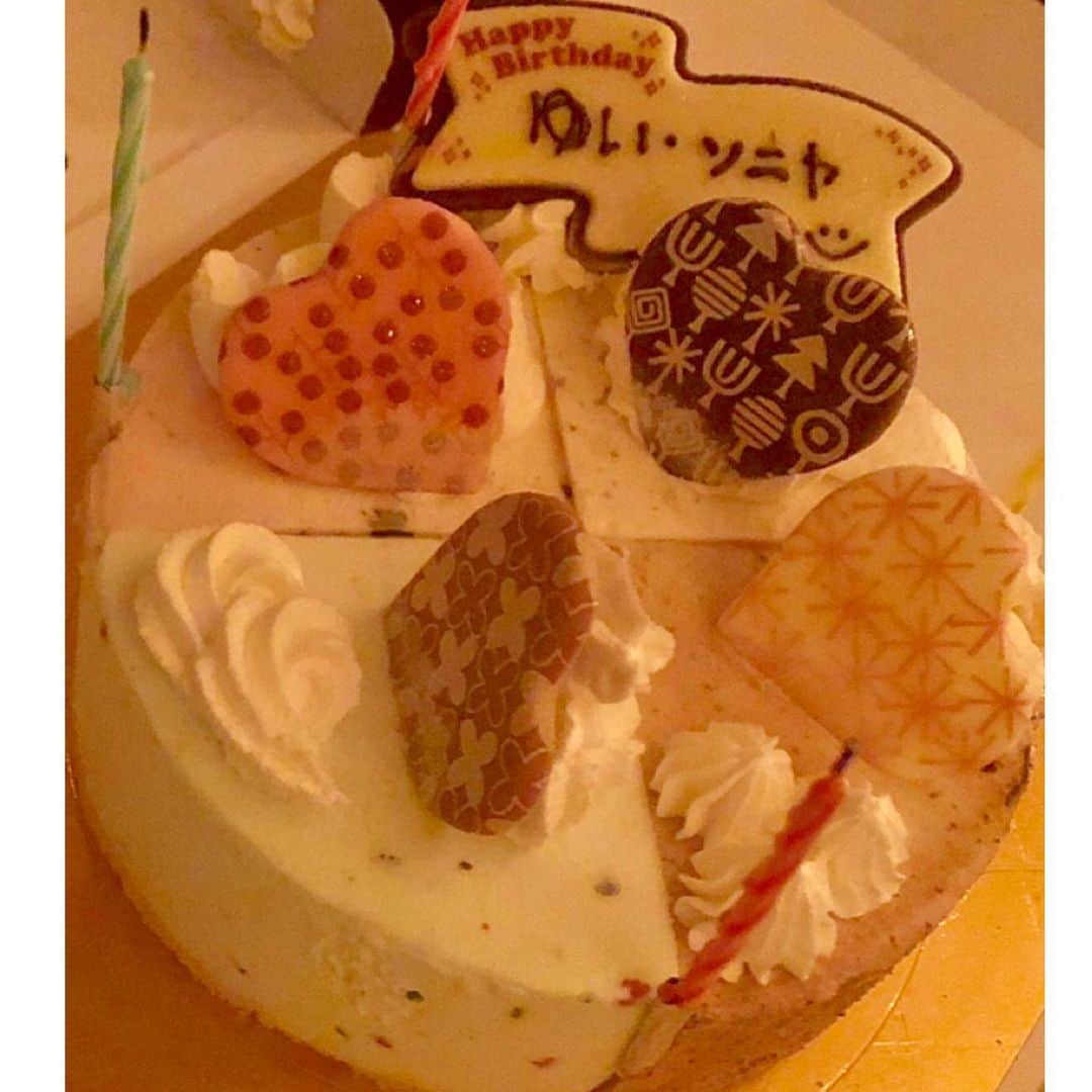 山田優依さんのインスタグラム写真 - (山田優依Instagram)「Birthday Cookies🍪❤️🍪 . 昨日7月27日で28歳に😳なりました . 大好きな人達にお祝いしてもらってとっても 幸せな気持ちで28歳を迎えることができました . 心身ともに、健康でお誕生日を迎えられることに感謝 . クッキーが大好きな私に可愛い二人が打合せなしに それぞれ沢山のお誕生日クッキーのプレゼント🤣❤️ . #Birthday #Cookies #Breadworks #auntstella #baskinrobbins」7月28日 19時20分 - yui_gourmetwalker