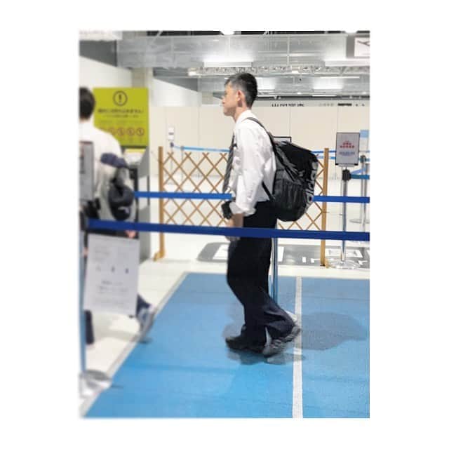 前田ゆかのインスタグラム：「いってらっしゃい！ →🇦🇺 案外あっさり、振り向きもせずに 行きました。  楽しんでおいでー！  #夏休み留学 #オーストラリア #ホームステイ #高校生 #男子 #大丈夫きっと」
