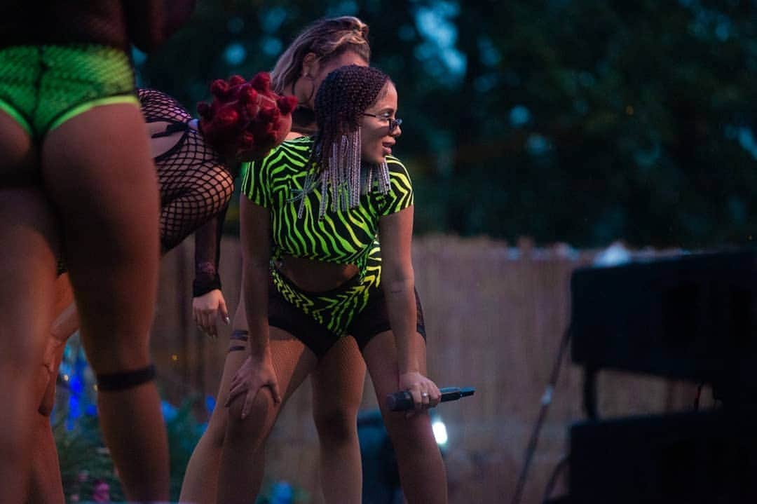 euanittaさんのインスタグラム写真 - (euanittaInstagram)「Yesterday was magical! We transformed the Tomorrowland stage into a Favela Baile Funk. You guys have no idea of what it represents for our culture, our people and our country. When you guys from out of Brazil value our funk, a rythm borned inside the hoods of my country, you help to show to a massive crowd of prejudice people the power of the hoods, how good we can be, how hard we work, how big we can get no matter how crazy is the social inequality when you are born poor. All I wanna say is THANK YOU. Thanks @tomorrowland for this opportunity. Thank you my lovely friend @gianlucavacchi I love you and your energy 💕 You guys changed millions of lives yesterday. Not only mine./ E obrigada aos brasileiros sempre me dando o suporte mais que necessário pra construir essa história incrível de superação. E como prometido.... tá aí o funk pro mundo. Valeu, valeu. Hoje tem show em Zurich na Suiça completamente SOLD OUT.」7月28日 19時35分 - anitta