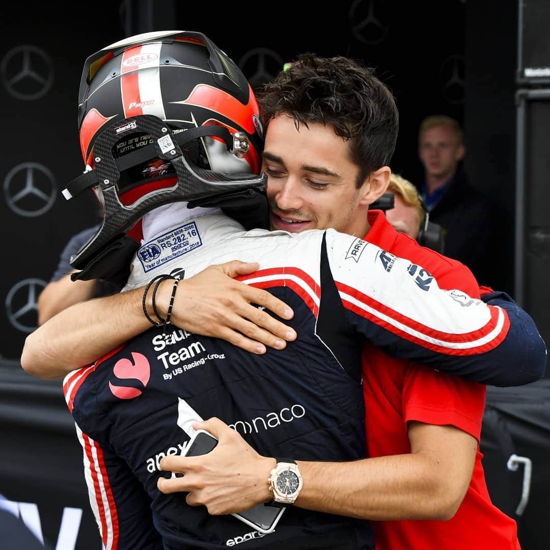 F1さんのインスタグラム写真 - (F1Instagram)「Bros before foes 🤗 . @charles_leclerc congratulates his younger brother Arthur on an ADAC F4 win here at rainy Hockenheim this morning - can he repeat the feat this afternoon? . #F1 #Formula1 #ADACF4 #GermanGP#motorsport #instasport」7月28日 19時46分 - f1