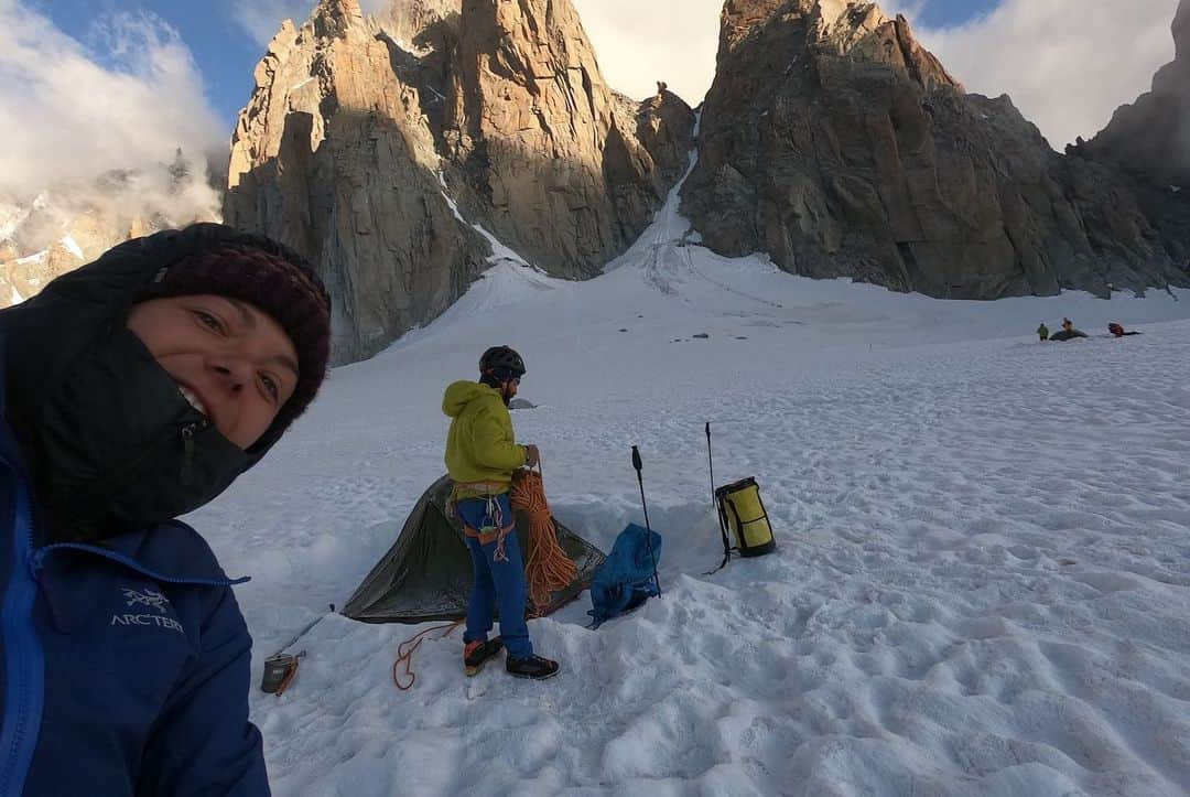 ニナ・カプレツさんのインスタグラム写真 - (ニナ・カプレツInstagram)「I love writing... it’s such an essential thing for me to process the experience.  Full story of “Voie Petit” now on the Arc’teryx Bird blog. Enjoy the reading on this rainy Sunday! ➡️ link in bio  Thanks Ann and Antoine for your help putting this together.  #chamonix #birdblog #helmetup  @arcteryx @petzl_official @scarpaspa @msr_gear @lyofood @julbo_eyewear」7月28日 19時56分 - ninacaprez