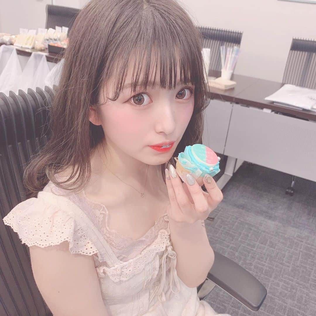 青木菜花さんのインスタグラム写真 - (青木菜花Instagram)「.﻿ .﻿ れなちゃんカメラ📸♡﻿ カップケーキ甘くて美味しい〜なんだかボブみたい笑﻿ ﻿ abemaTV文化祭来てくれた方﻿ ありがとうございました！！﻿ ﻿ とっても楽しかったです〜🥰﻿ .﻿ . #instagood #instalike #instafood #l4l」7月28日 20時05分 - nanoka_0711