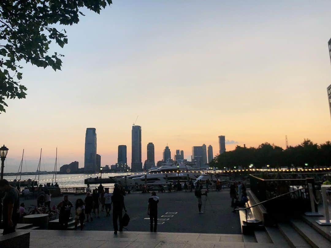 稲木ジョージのインスタグラム：「My favorite spot for a movie night 🍿」