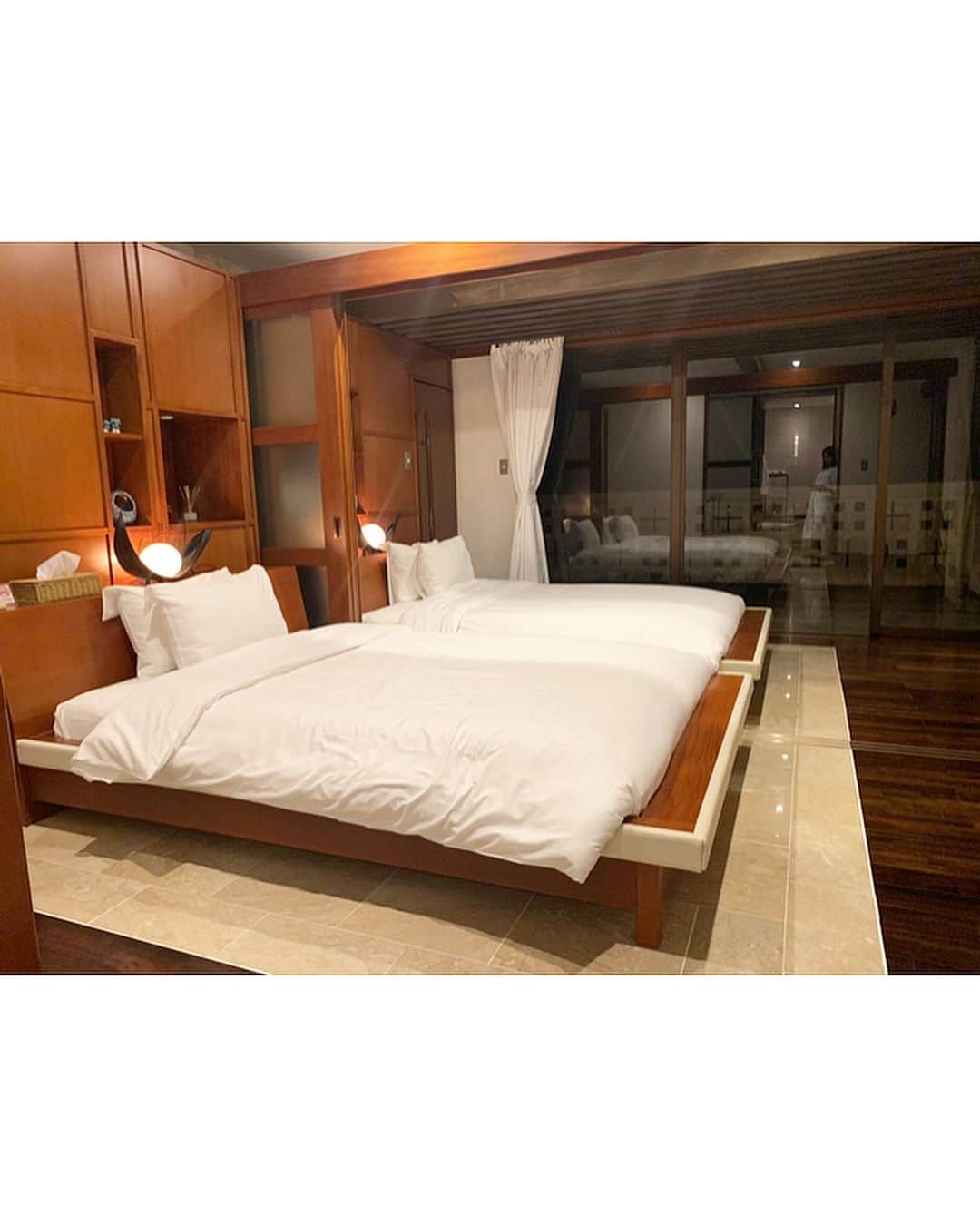 下京慶子さんのインスタグラム写真 - (下京慶子Instagram)「🌴 1泊目はOne Suiteホテル&リゾートが運営する3階建の別荘へ。 女4人には十分すぎる広々空間。 ゆったりくつろぎました〜🥰」7月28日 20時14分 - keiko_shimokyo