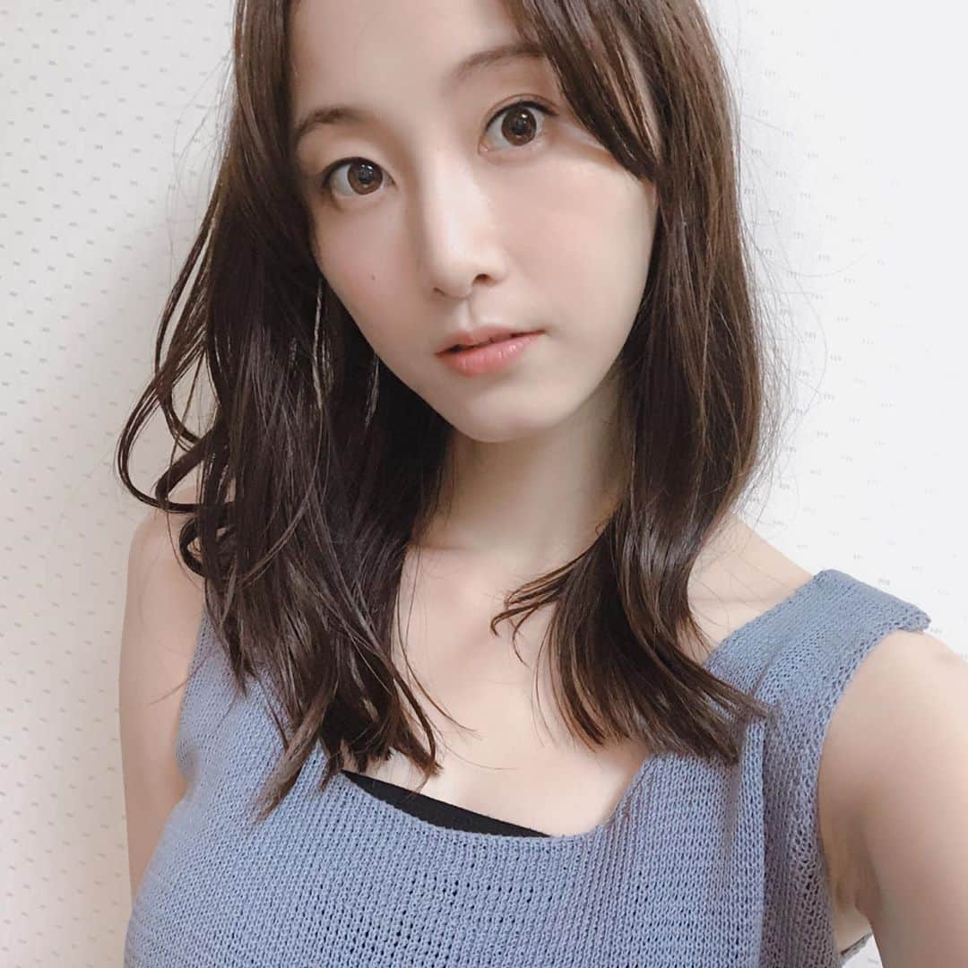 松井玲奈さんのインスタグラム写真 - (松井玲奈Instagram)「今年はノースリーブばっかり。 腕出してこ！気を引き締めてこ！  #二の腕痩せ」7月28日 20時15分 - renamatui27