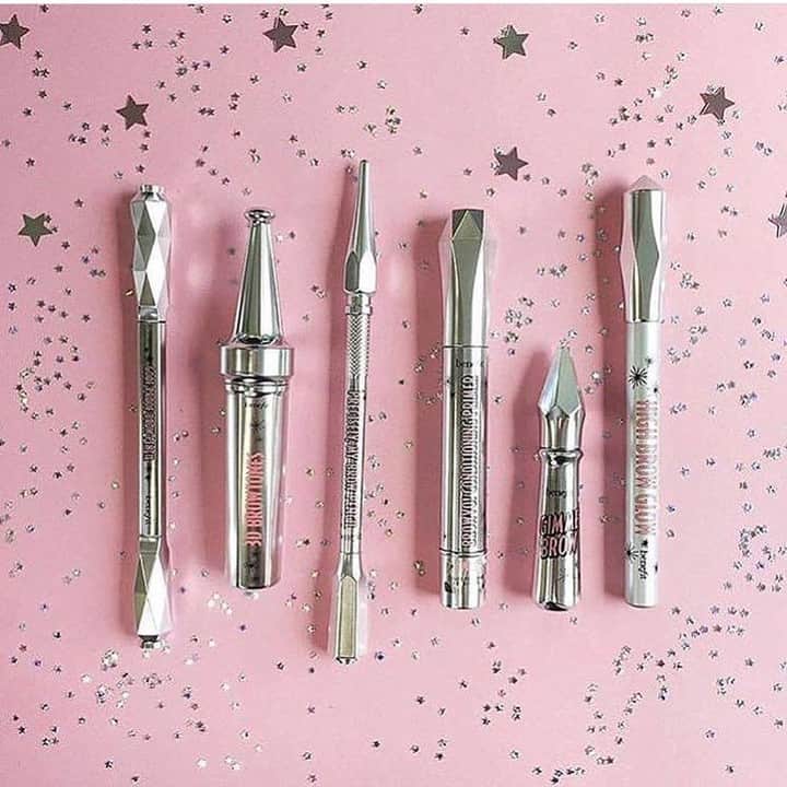 Benefit Cosmetics UKさんのインスタグラム写真 - (Benefit Cosmetics UKInstagram)「How long does it take you to do your brows?! A. Less than 5 mins!  B. Foreverrrr!  C. Depends on the day, TBH!  Comment your answer below, benebabes 💕 #benefit #benefitbrows . . . 📷 Image Description: All benefit brow products lined up on a pink background surrounded by silver star confetti」7月28日 20時26分 - benefitcosmeticsuk