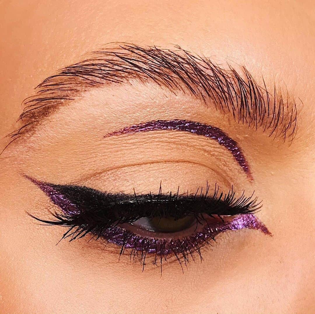 Stila Cosmeticsさんのインスタグラム写真 - (Stila CosmeticsInstagram)「All about that detail 💜 @im_hairandmakeup perfected this graphically lined eye using our Shimmer & Glow Liquid Eye Shadow in Vivid Amethyst ✨ Wanna try this look out? Tap to buy!😘 #shimmerandshine #stilacosmetics #slayallday」7月28日 20時33分 - stilacosmetics
