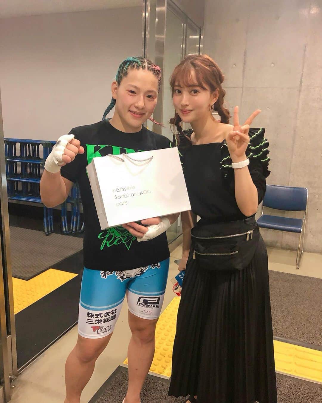 のインスタグラム：「RIZIN観戦に行ってきました！ KINGレイナ👑ちゃん 髪の毛とまつ毛が可愛かった〜🥰 陰ながら応援しております。 いつも勇気をくれてありがとう🥺✨頑張ってね🙌 . #rizin #kingレイナ 選手 #格闘技 #さいたまスーパーアリーナ」